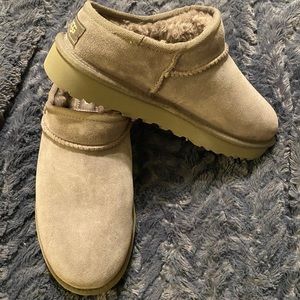 UGG Women’s Classic Slipper Suede